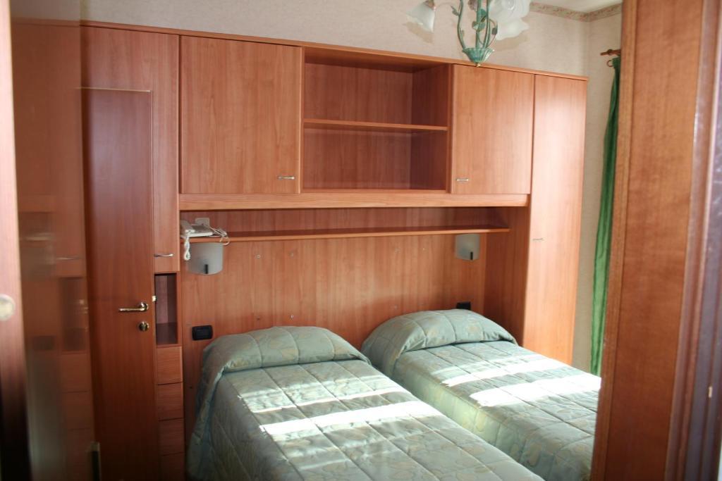 Hotel Migliorati Кастьоне-делла-Презолана Экстерьер фото