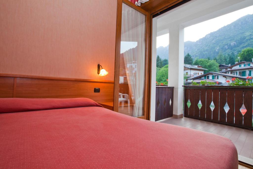Hotel Migliorati Кастьоне-делла-Презолана Экстерьер фото